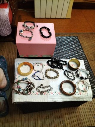 Lote de pulseras variadas