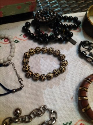 Lote de pulseras variadas