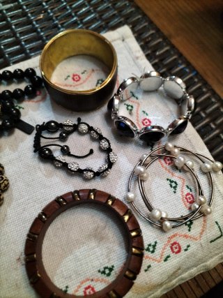 Lote de pulseras variadas