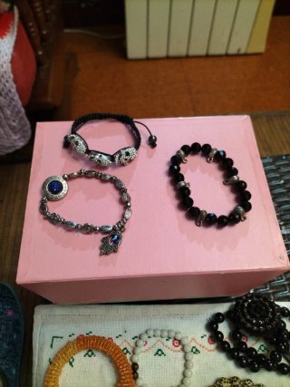 Lote de pulseras variadas