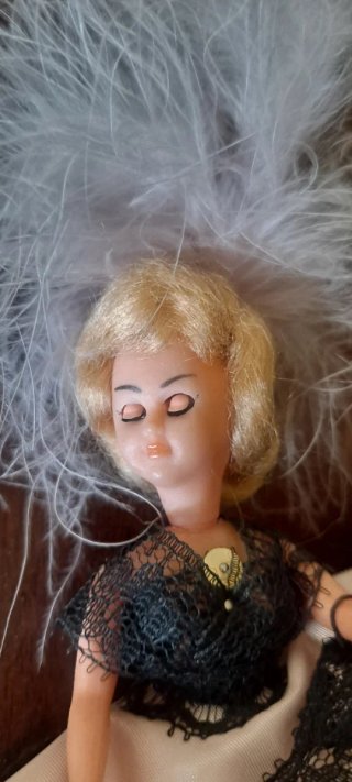 Muñeca antigua bailarina cancan plumas