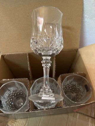 Calice di vino in cristallo intagliato