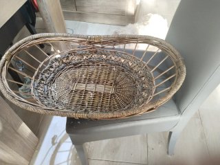 Cesta ovalada de mimbre alargada y ovalada