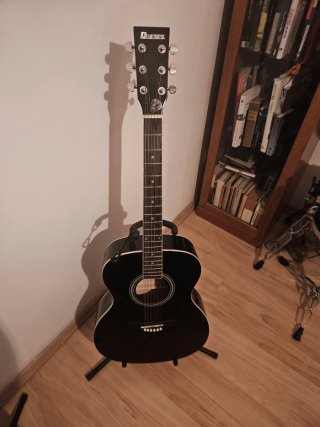 Vendo 2 guitarras 1 bajo y una batería
