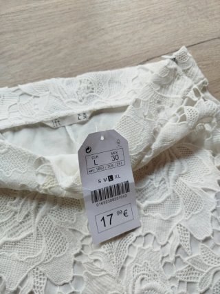 Falda blanca de encaje
