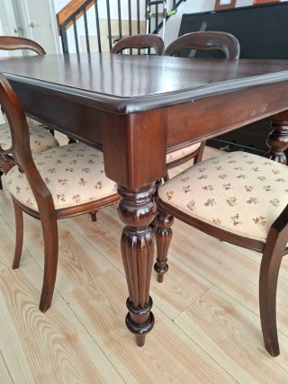 Mesa de salón y 6 sillas