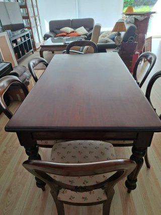 Mesa de salón y 6 sillas