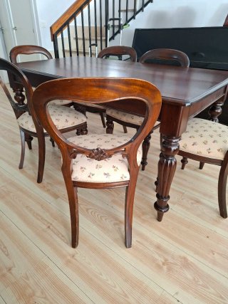 Mesa de salón y 6 sillas