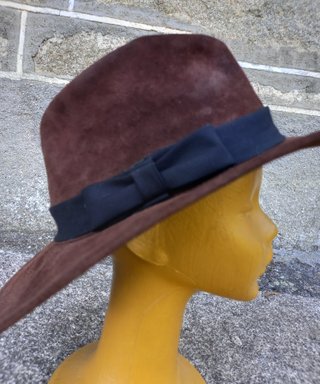 Sombrero ala ancha marrón