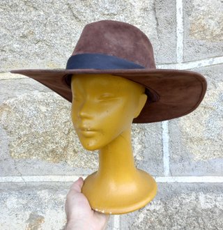 Sombrero ala ancha marrón