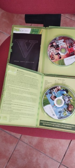 Xbox 360 E,4 mandos, Minecraft y GTA