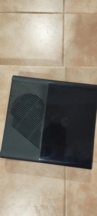 Xbox 360 E,4 mandos, Minecraft y GTA