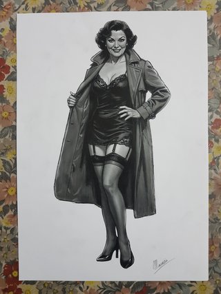 Disegno originale donna in lingerie e trench
