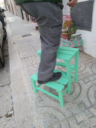 Sgabello in legno verde