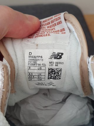 Sapatilhas New Balance bege e branco