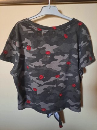Camiseta Bershka Camuflaje Talla XS