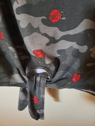 Camiseta Bershka Camuflaje Talla XS