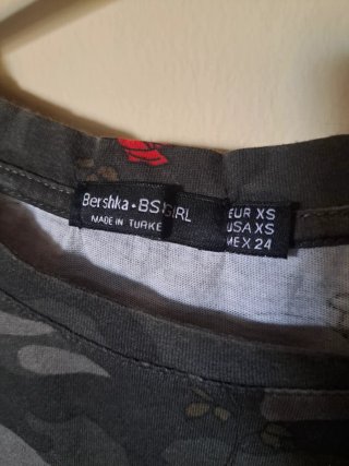 Camiseta Bershka Camuflaje Talla XS