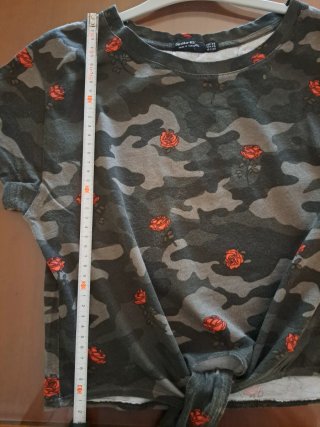 Camiseta Bershka Camuflaje Talla XS