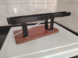 Jamonero de madera y metal
