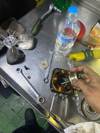 Mantenimientos embarcaciones y coches.