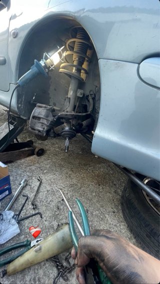 Mantenimientos embarcaciones y coches.