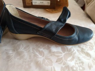 Zapatos de mujer azul y beige
