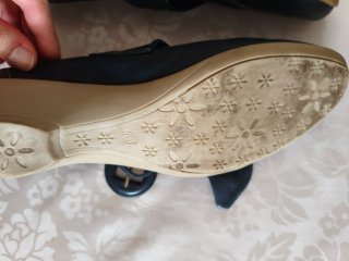Zapatos de mujer azul y beige