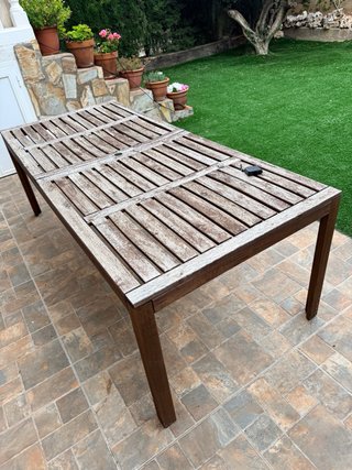 Mesa de jardín de madera