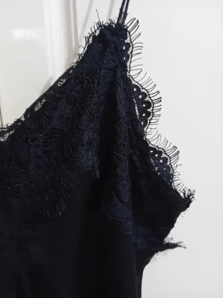 Camisón negro con encaje