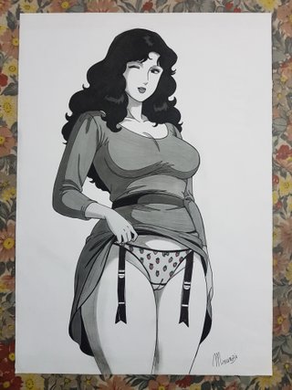 Disegno donna con lingerie fragole