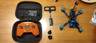 Pack Dron FPV 5" 4s listo para volar + repuestos