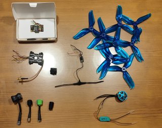 Pack Dron FPV 5" 4s listo para volar + repuestos