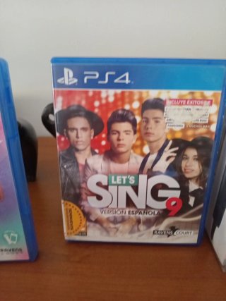 Let's Sing 2022 y 9 (Español) PS4 y micrófonos