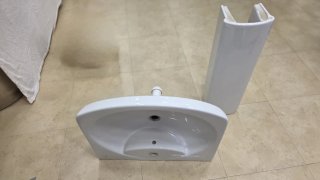 Lavamanos con pie blanco