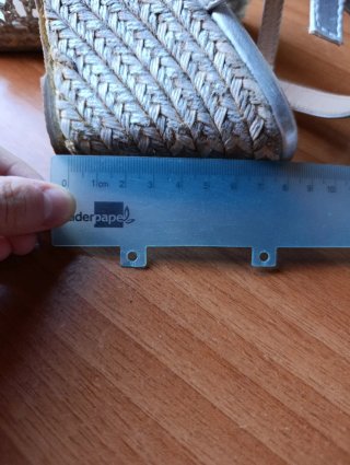 Cuñas plateadas con tiras