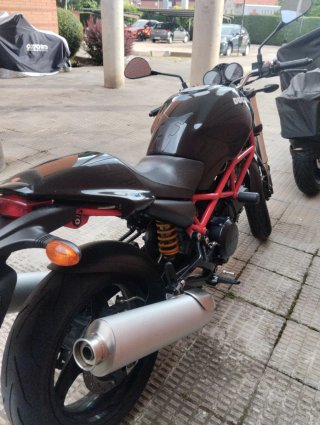 Ducati Monster Negra y Roja