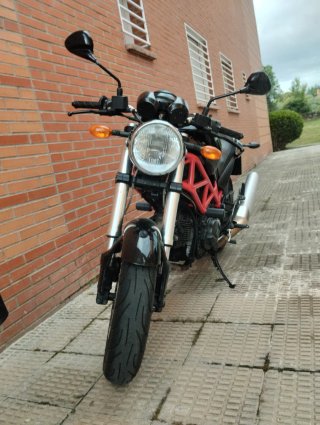Ducati Monster Negra y Roja