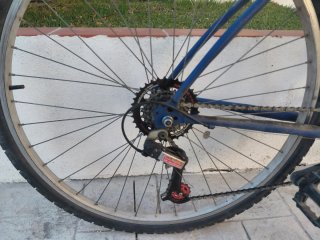 Bicicleta de paseo azul