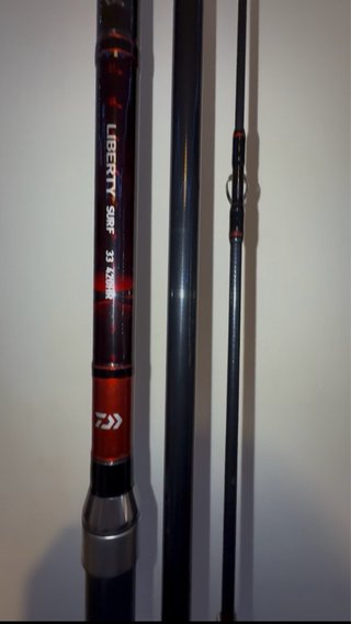 Caña y carrete Daiwa Liberty Surf Solo en persona