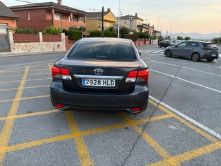 Toyota Avensis 2012