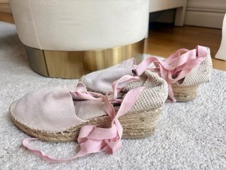 Alpargatas cuña rosas con lazo