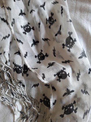 Foulard sciarpina bianca con teschietti