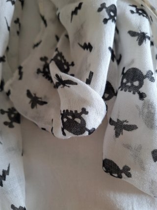 Foulard sciarpina bianca con teschietti