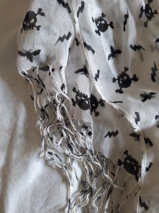 Foulard sciarpina bianca con teschietti