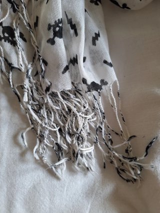 Foulard sciarpina bianca con teschietti