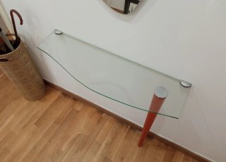 Recibidor cristal y madera clara