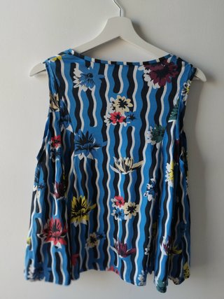 Top sin mangas con estampado floral Bimba y Lola
