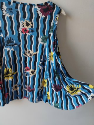 Top sin mangas con estampado floral Bimba y Lola