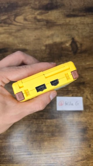Gameboy Advance SP Pikachu Edition